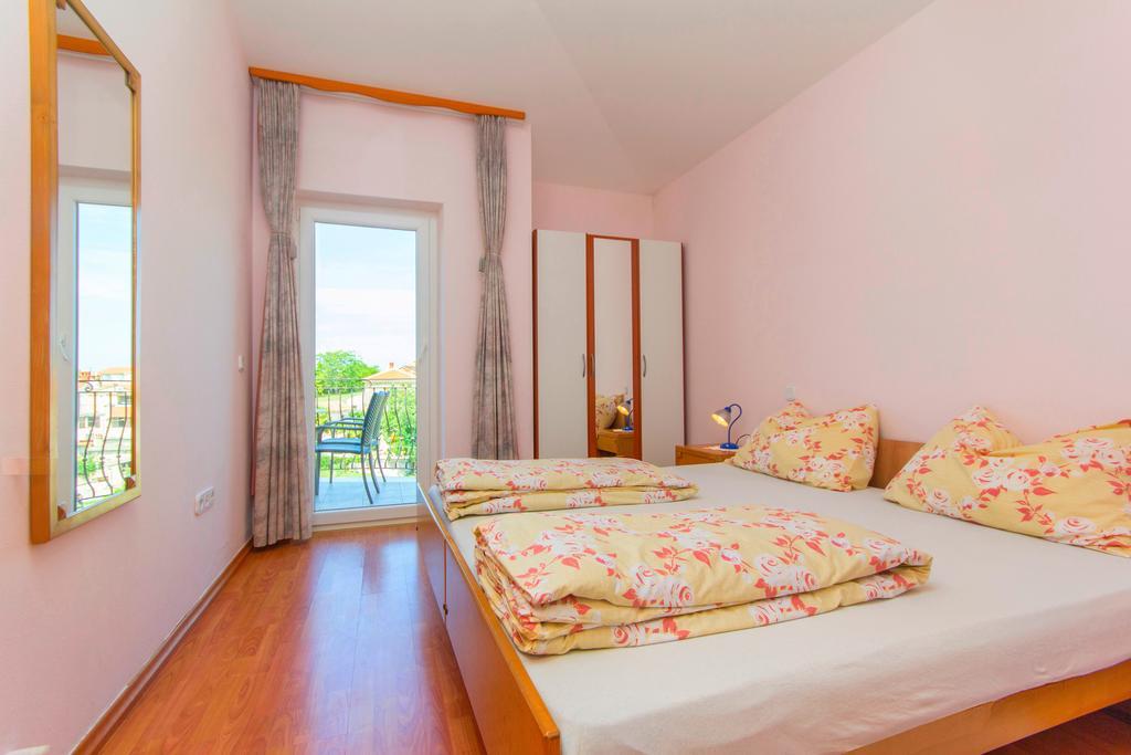 Apartments 4 Palme Funtana Room photo